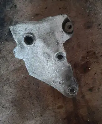 Volkswagen PASSAT B6 Engine mounting bracket 1K0199117AG