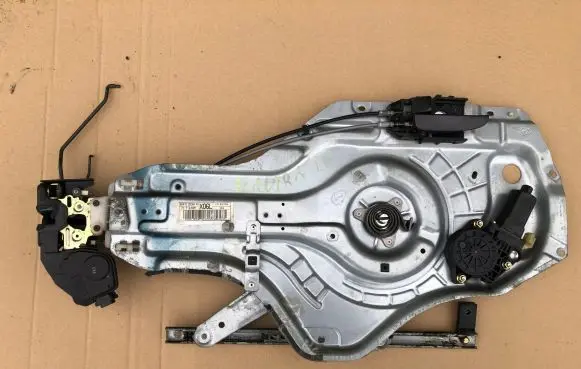 Hyundai Elantra Front door window regulator with motor 824802D060