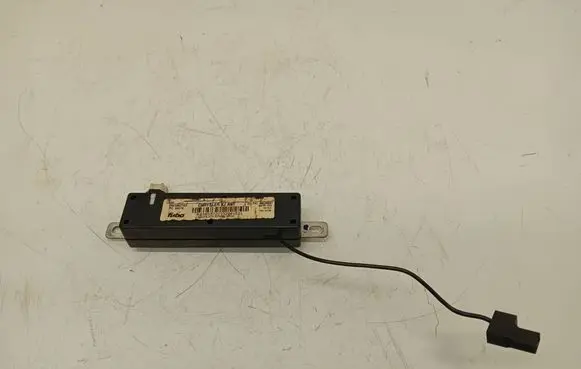 Jeep Cherokee III KJ Aerial antenna amplifier 56038527AD 56038527
