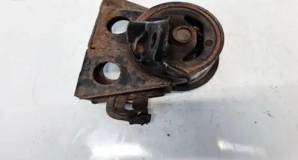 Nissan X-Trail T30 Engine mount bracket 