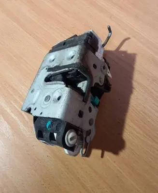 Dodge Caliber Rear door lock