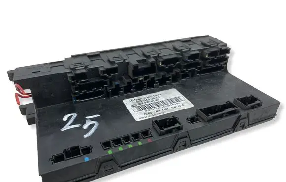 Mercedes-Benz E W211 Fuse module 2115453401 5DK00804721