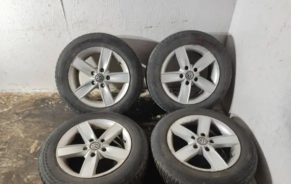 Volkswagen Jetta VI R15 alloy rim 