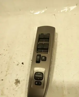 Toyota Prius (XW20) Electric window control switch 8482047012 515358 HM4701