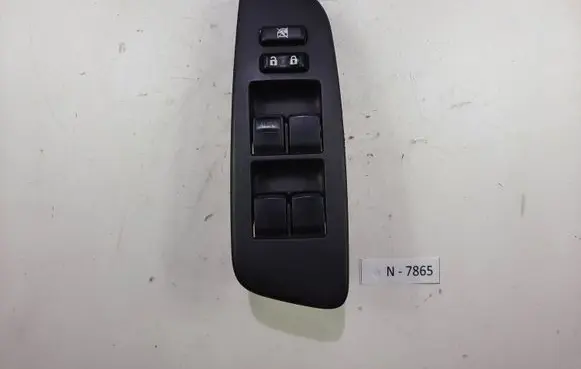 Toyota Auris 150 Electric window control switch
