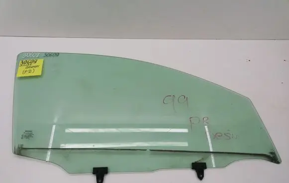 Nissan Qashqai Front door window glass four-door E143R001582