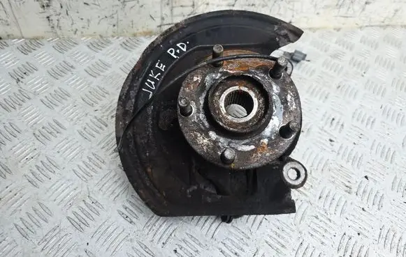 Nissan Juke I F15 Front wheel hub
