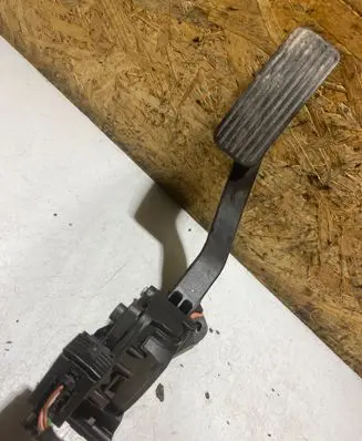 Opel Astra J Accelerator throttle pedal 6PV00976515 13252704