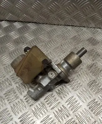Master brake cylinder