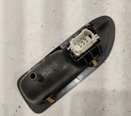 Renault Laguna II Electric window control switch 8200016014