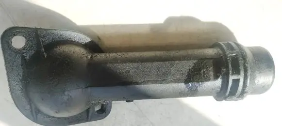 Volkswagen PASSAT B5 Engine coolant pipe/hose 038121121B 03G121121C