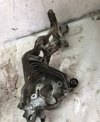Volkswagen Touran III Generator/alternator bracket 04l903143b