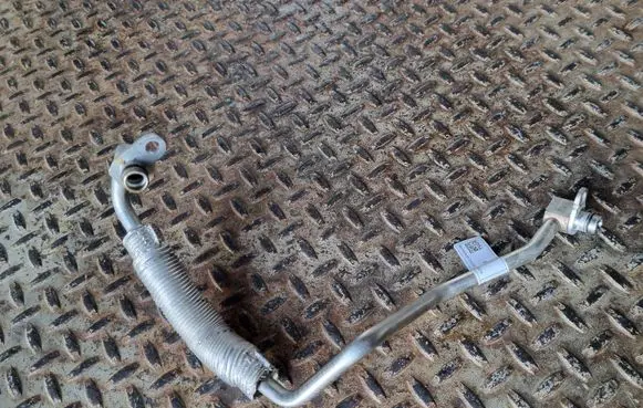 Coolant pipe/hose