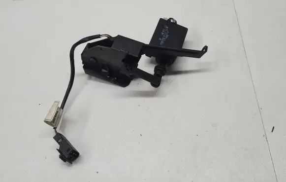 BMW 5 E39 Tailgate window lock/catch/latch 8238469 5124