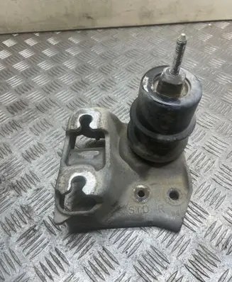 Engine mount bracket