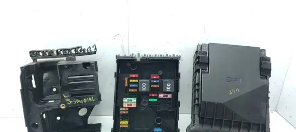 Volkswagen Touran II Fuse box set 1K0937125D 017183073