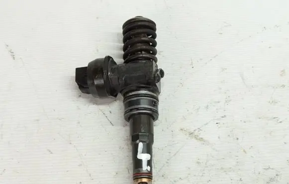 Fuel injector