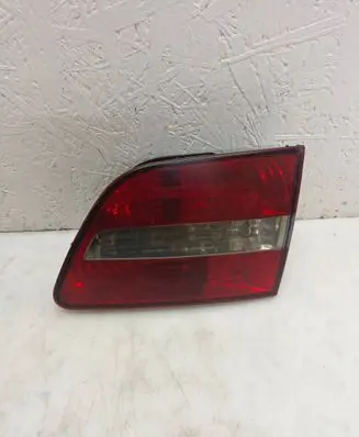 Tailgate rear/tail lights