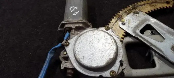 Subaru Impreza I Front door window regulator motor nenustatya