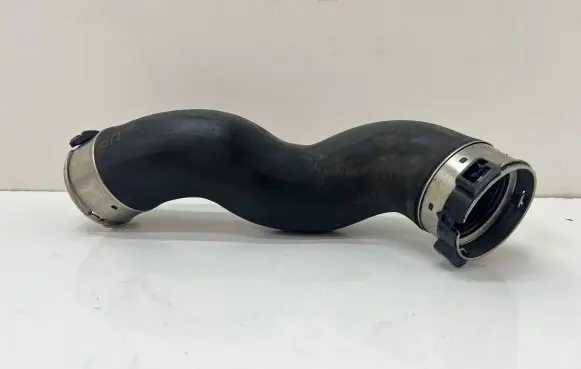 BMW 5 F10 F11 Intercooler hose/pipe 8516509