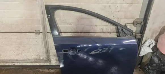 Volvo V40 Front door 