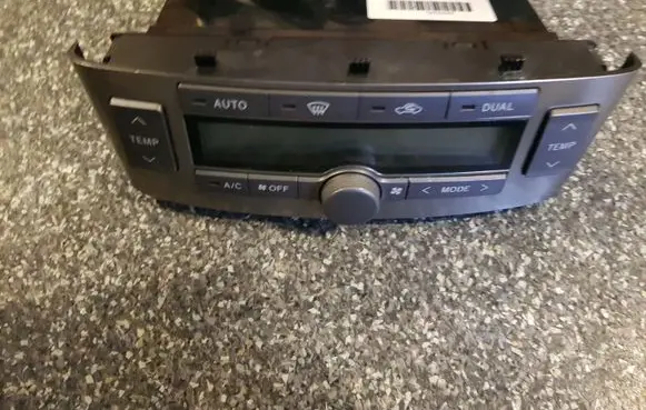 Toyota Avensis T250 Climate control unit
