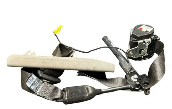 Opel Zafira B Front seatbelt 623097100 F13394801 N13392992