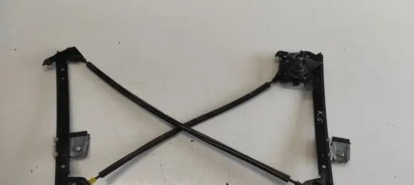 Rear door manual window regulator
