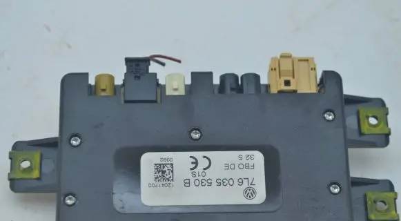 Volkswagen Touareg I Antenna control unit 7L6035530B 12041700