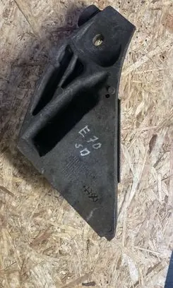BMW X5 E70 Engine mounting bracket 6772680