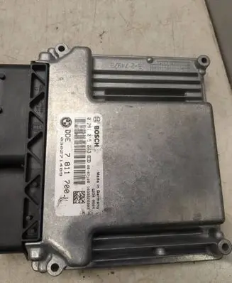 BMW 5 E60 E61 Engine control unit/module 0281015043 7811700 030271489