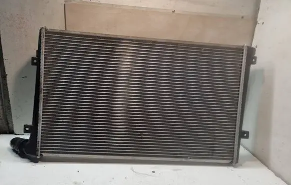Volkswagen Touran I Coolant radiator 1K0121251BL