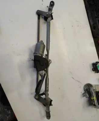 Toyota Land Cruiser (J150) Front wiper linkage and motor 8511060430