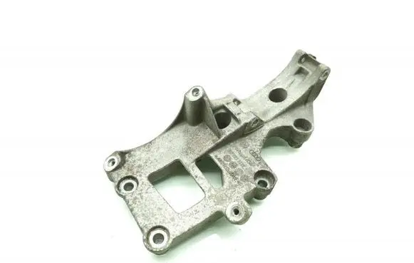 Engine mount vacuum valve