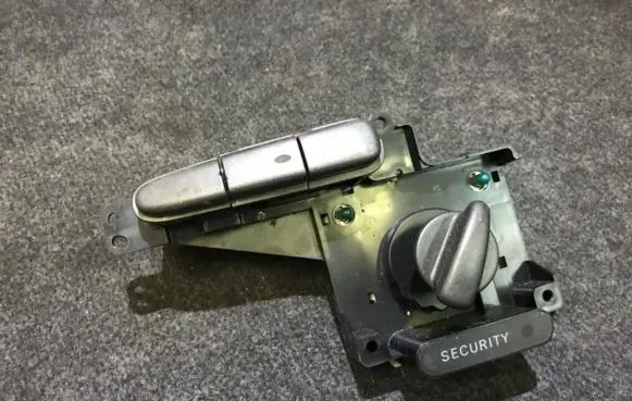 Toyota Yaris Hazard light switch 756294