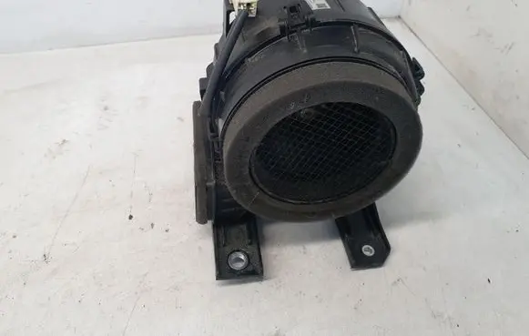 Toyota Yaris Hybrid/electric vehicle battery fan G923052010 G923052010A
