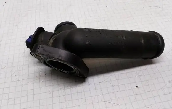 Engine coolant pipe/hose