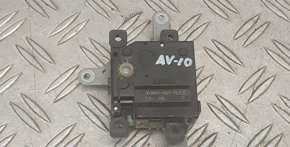 Toyota Avensis T270 Air flap motor/actuator 0638000920