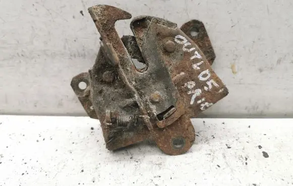 Engine bonnet/hood lock/catch
