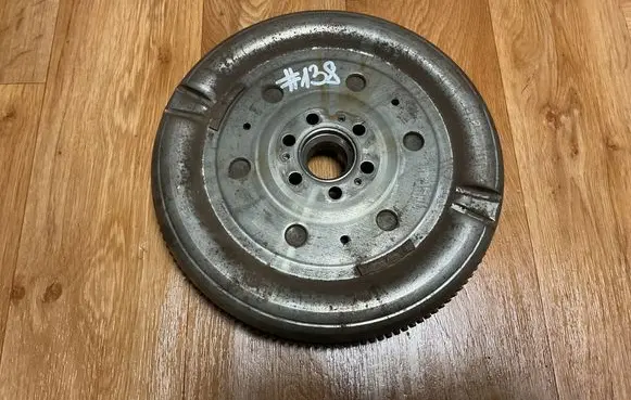 Volkswagen PASSAT B6 Dual mass flywheel 415043110