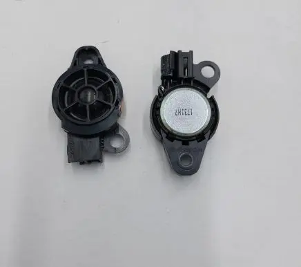 Nissan Leaf II (ZE1) Front door high frequency speaker