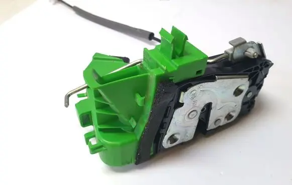 KIA Sorento Front door lock 81320P2010