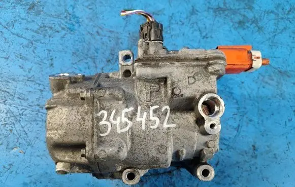 Toyota Prius (XW30) Air conditioning (A/C) compressor (pump) 8837047060