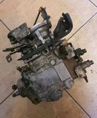 Audi 80 90 S2 B4 Fuel injection high pressure pump 0460494277 028130107K