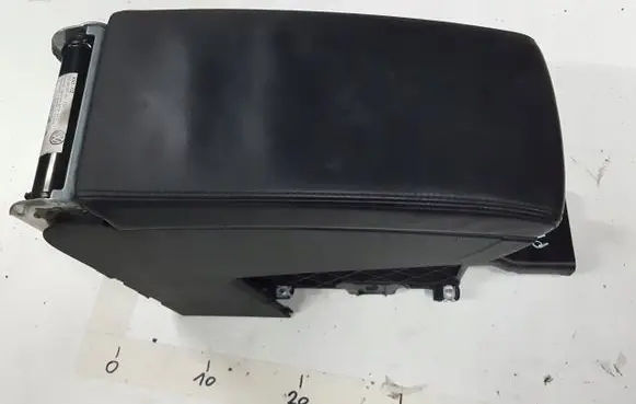 Volkswagen PASSAT B7 Armrest 
