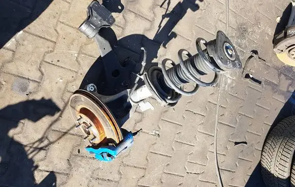 Volvo V40 Front wheel hub spindle knuckle