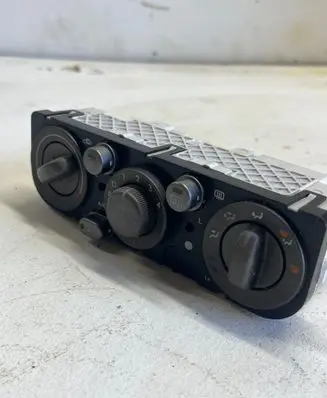 Subaru Outback Climate control unit 72311AG04A 1465702683
