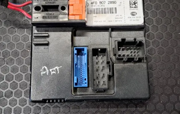 Audi A6 S6 C5 4B Light module LCM 4F0907289G 4F0910289G