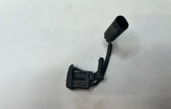 BMW 3 E46 Windshield washer spray nozzle 7056731