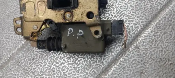 Renault Espace II Front door lock